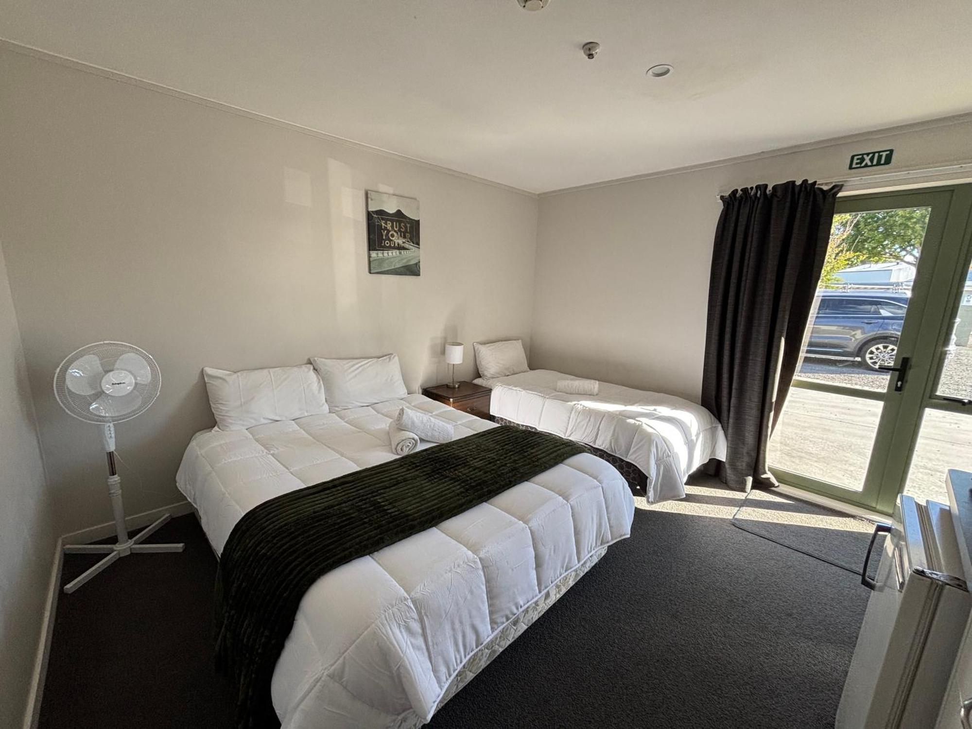 Leopard Hotel Waipukurau Exterior foto